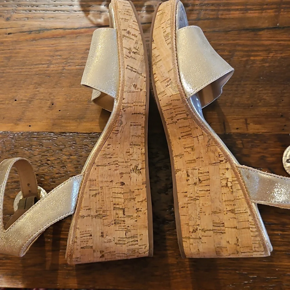 Bernardo Metallic Gold Sandals Worn Once